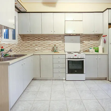 Apartament Antisamos *